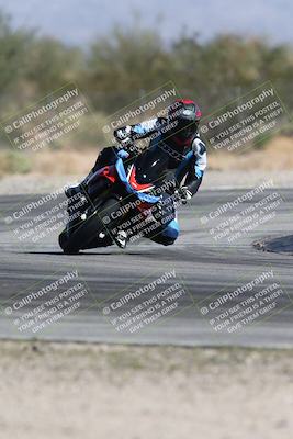 media/Oct-13-2025-Moto Forza (Mon) [[a66d839500]]/3-B Group/Session 3 Turn 2/